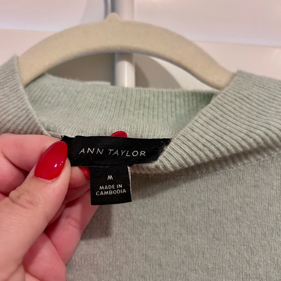 Ann Taylor Wool Blend Drop Shoulder Sweater Size M - Picture 5 of 6